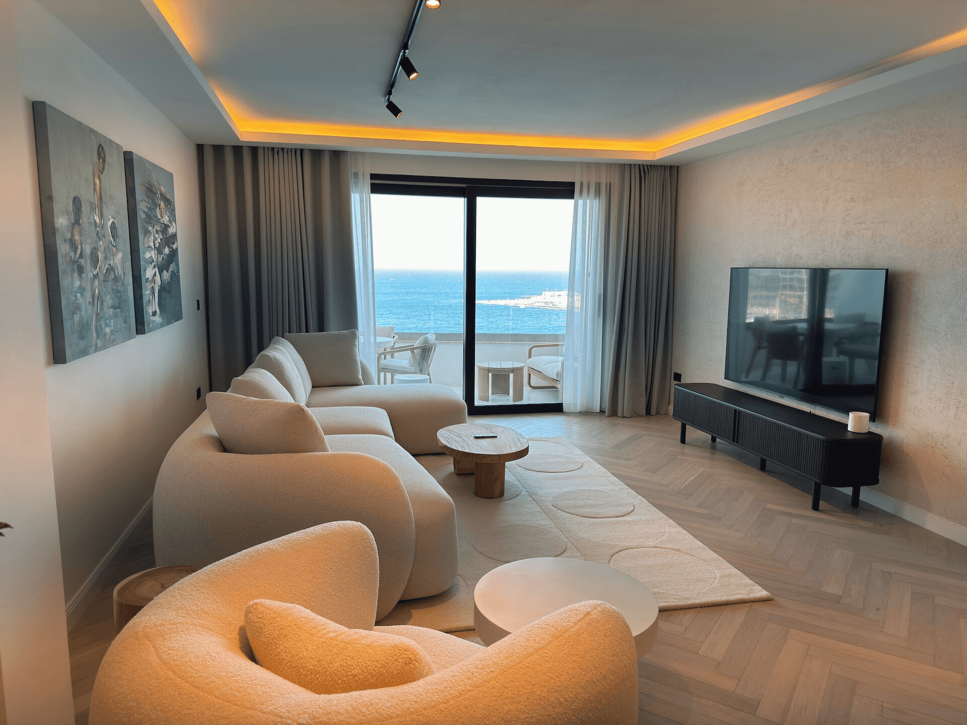 PT | Spacious Seafront Apartment | Panoramic Sea Views