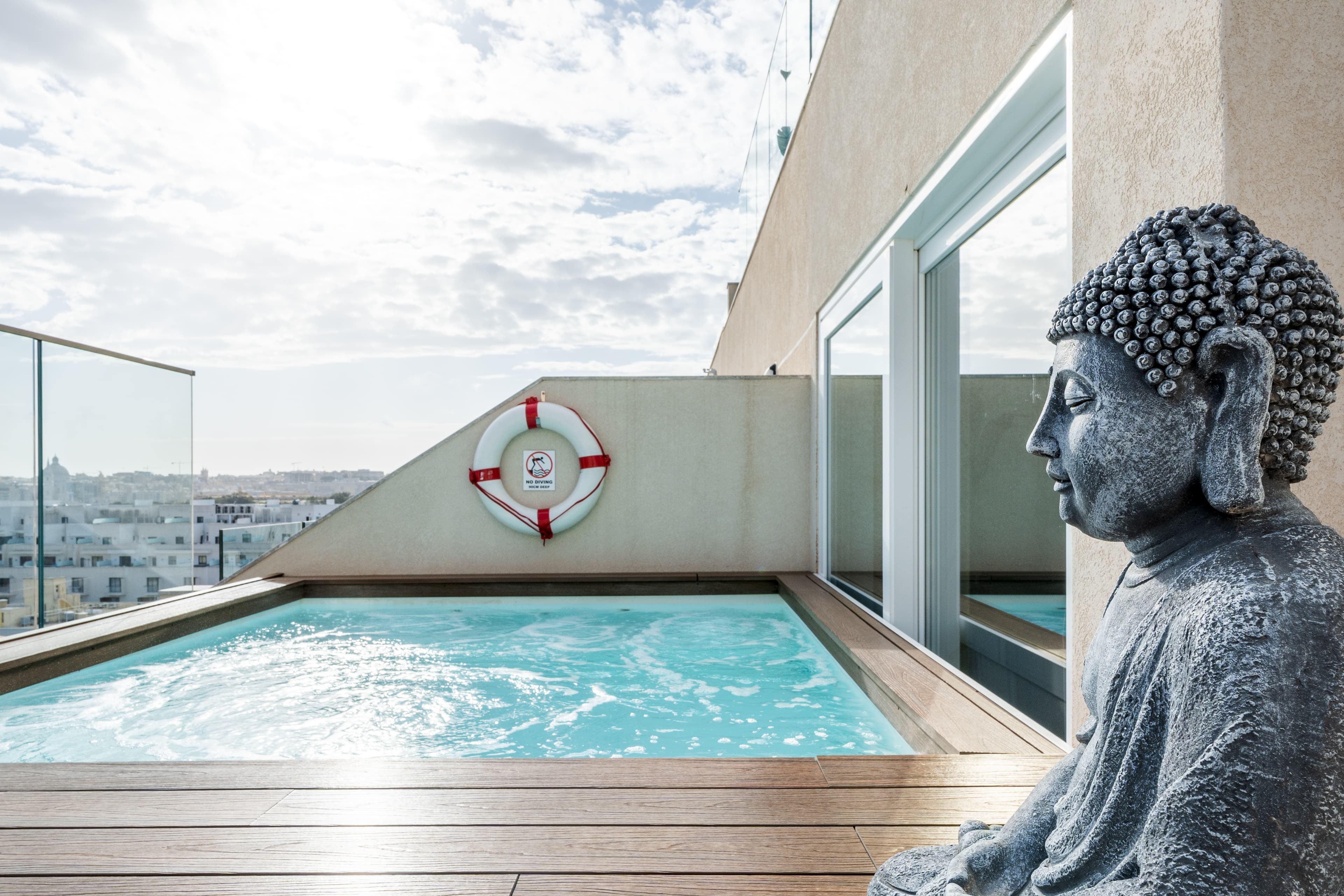2br luxury flat with private pool, Valletta views