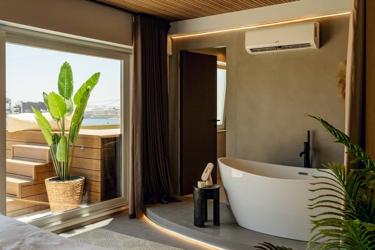 2br penthouse with private pool, Valletta views